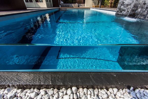 Splash into Sparkling: The Ultimate Guide on How to Clean Pool Tile